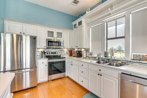 House (4 Bedrooms) | Interior - Ocean Views: Pet-friendly Surfside Beach Gem (Freeport)