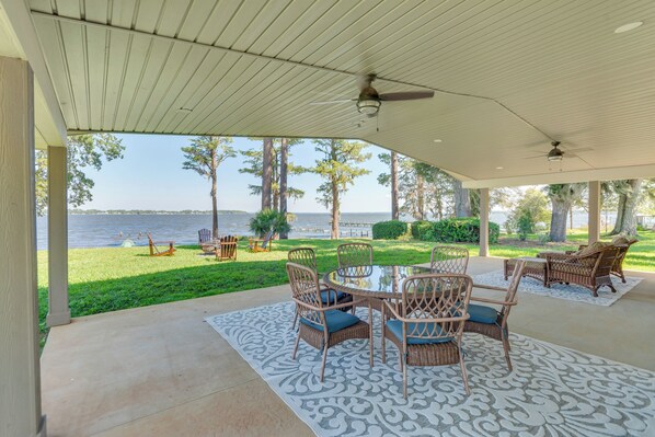 Interior - Bayfront Gem: Patio & Fire Pit in Pensacola (Pensacola)