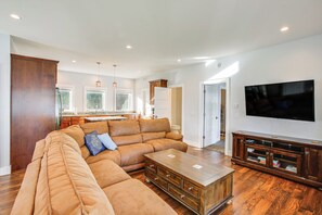 House (5 Bedrooms) | Interior