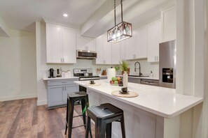 Interior - Dtwn Lititz Apt< Half-mi to Park! (Lititz)