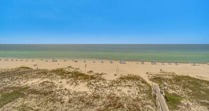 Steps to Beach: Oceanfront Condo in Perdido Key!