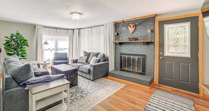 Walk to Water: Lake House in Suring!