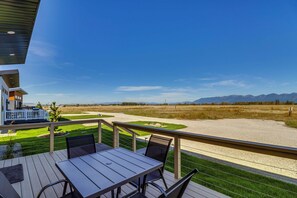 House (2 Bedrooms) | Interior - Mtn-view Tiny Home Near Flathead Lake & Skiing! (Kalispell)