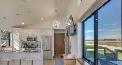 Mtn-view Tiny Home Near Flathead Lake & Skiing!