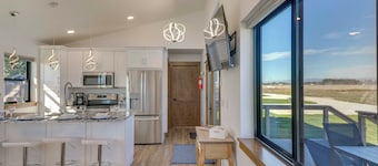 Mtn-view Tiny Home Near Flathead Lake & Skiing!