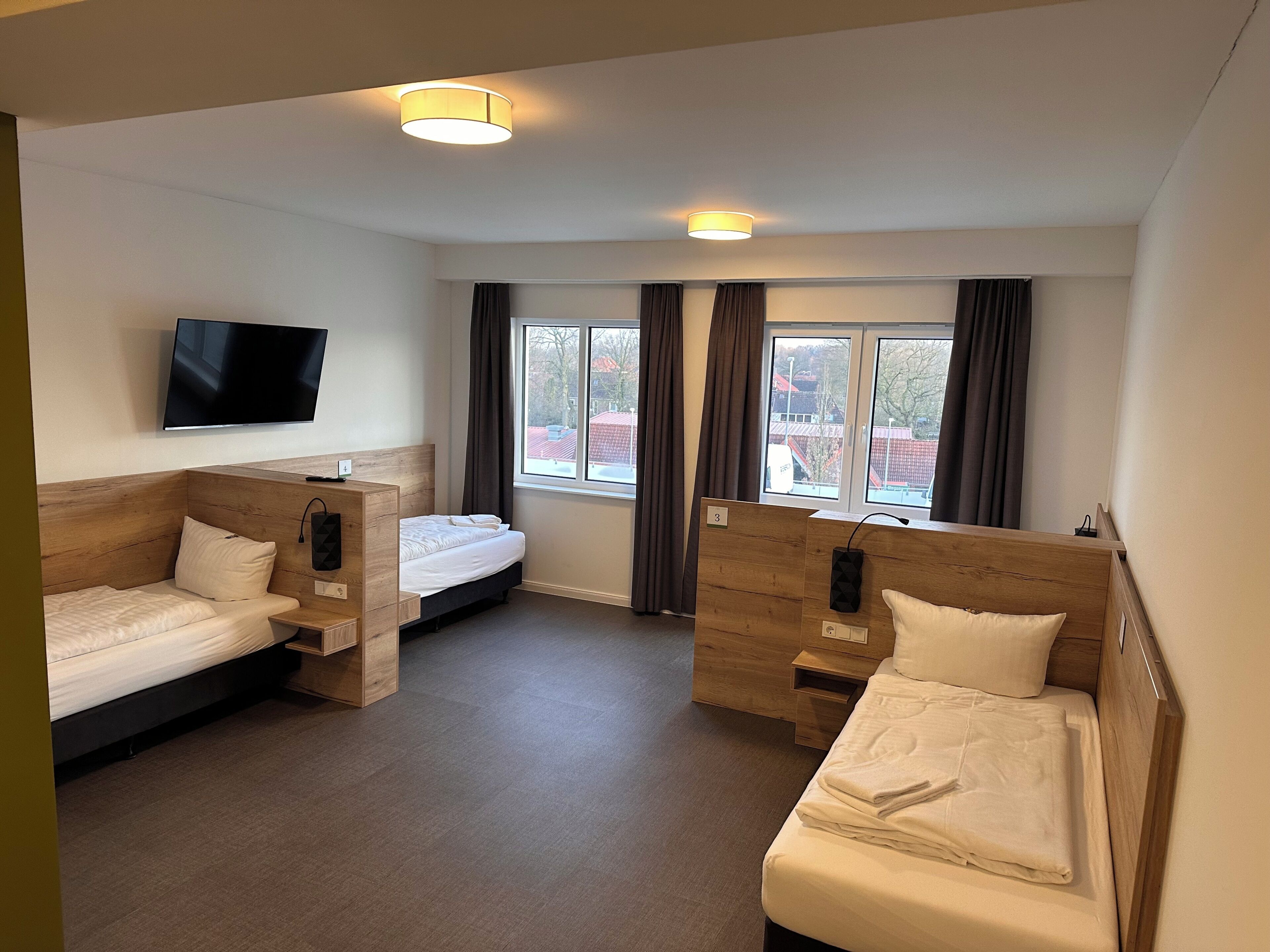 Basic Quadruple Room | Desk, laptop workspace, blackout drapes, soundproofing