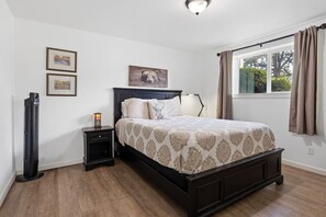 2 habitaciones, tabla de planchar con plancha, wifi y ropa de cama 