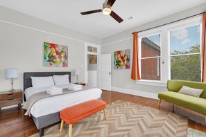 2 habitaciones, escritorio, tabla de planchar con plancha y wifi gratis 