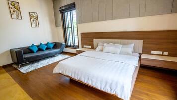 5 bedrooms, WiFi, bed sheets