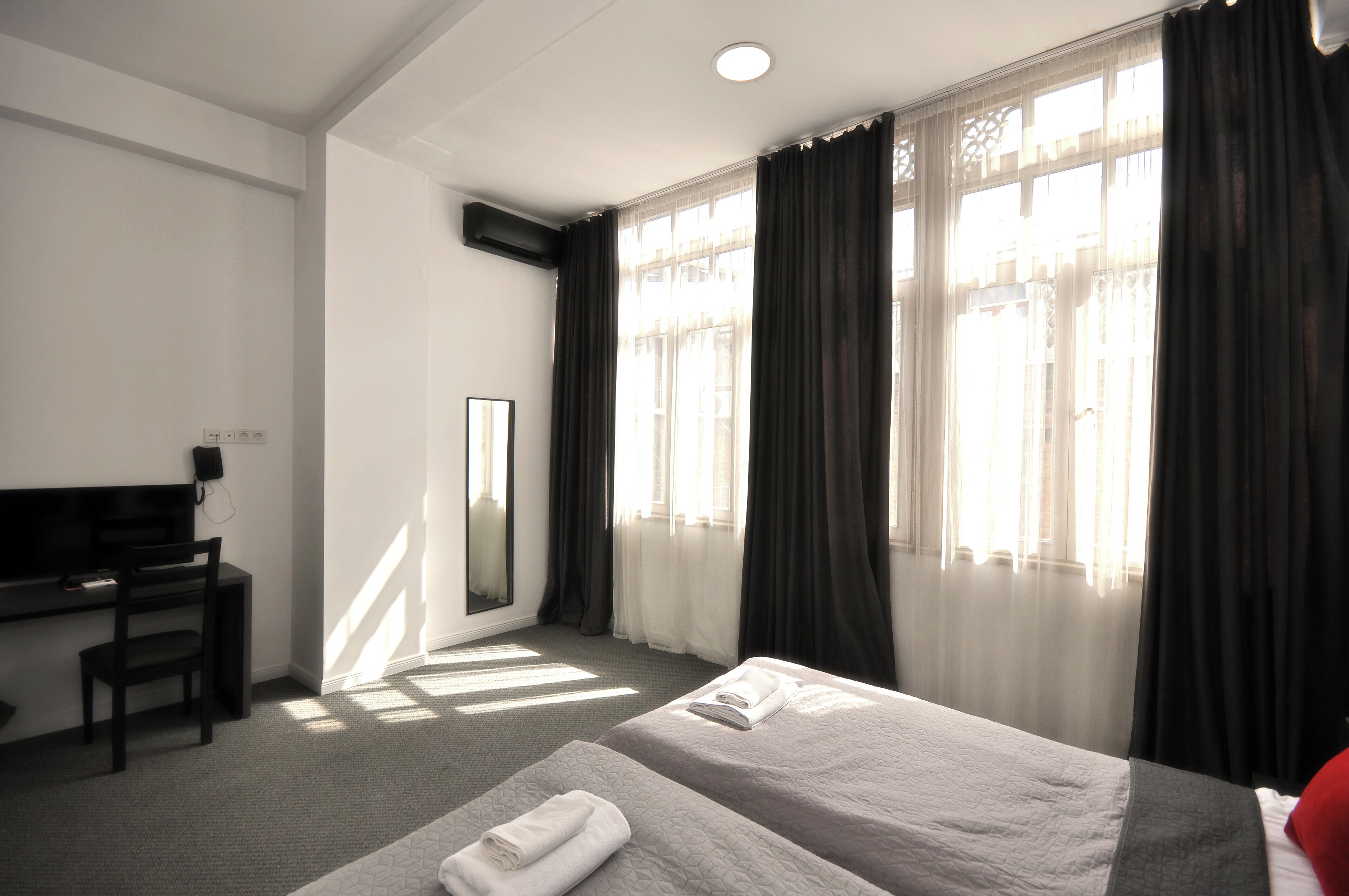 Standard Double or Twin Room, City View | Desk, laptop workspace, blackout curtains, soundproofing