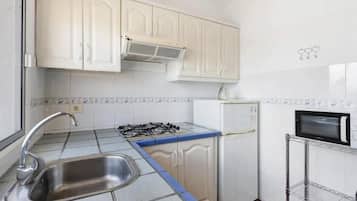 Microondas, cafetera y tetera, tetera eléctrica y tostadora