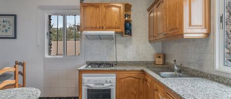 Frigorifero, microonde, forno, macchina per tè/caffè