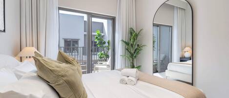 4 bedrooms, desk, iron/ironing board, WiFi