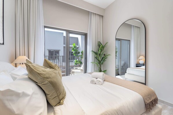 4 bedrooms, desk, iron/ironing board, WiFi