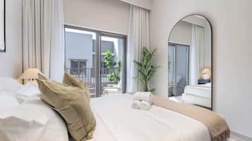 4 bedrooms, desk, iron/ironing board, WiFi