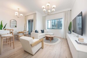 TV - StayShort - Chic 2-Bedroom City Center Apartment in Vibrant Downtown Area (دبي)