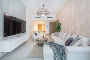 TV - StayShort - Elegant 1BR in Business Bay Sleeps 4 Near Downtown (Dubai)