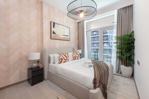 1 bedroom, WiFi - StayShort - Elegant 1BR in Business Bay Sleeps 4 Near Downtown (Dubai)