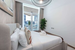 1 bedroom, WiFi - StayShort - Elegant 1BR in Business Bay Sleeps 4 Near Downtown (Dubai)