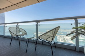 Property grounds - StayShort - Luxurious 2-Bedroom Apartment perfect for families in Dubai Marina (Dubai)