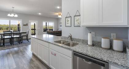 StoneBridge Escape â Sleeps 8!
