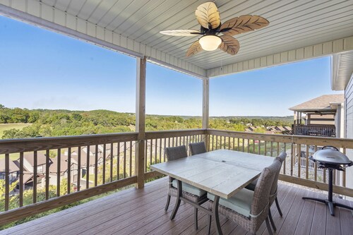 StoneBridge Escape – Sleeps 8!