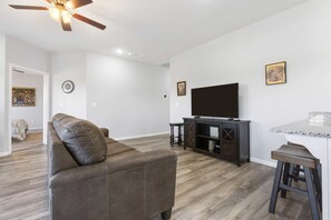 TV, DVD player - StoneBridge Escape – Sleeps 8! (Branson West)