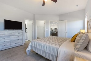 3 habitaciones, tabla de planchar con plancha, cuna de viaje y wifi 