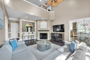 Huis, 4 slaapkamers | Woonruimte | Smart-tv en streamingdiensten