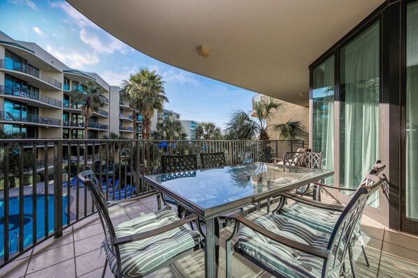 Condo, 3 habitaciones | Restaurante al aire libre