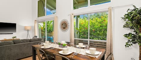 Condo, 2 Bedrooms | Dining