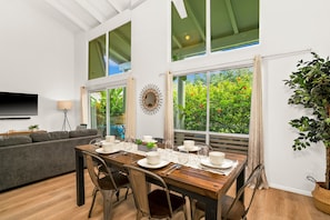 Condo, 2 Bedrooms | Tempat makan