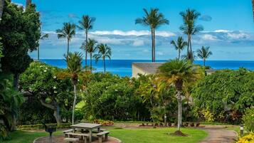 Condo, 2 Bedrooms | Outdoor dining