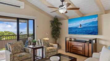 Condo, 2 Bedrooms | Living area