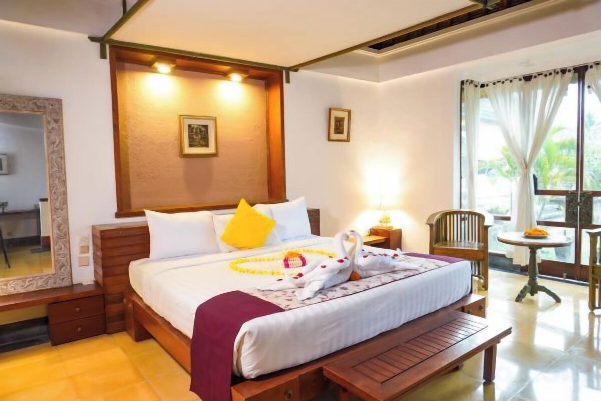 Escritorio, wifi gratis, ropa de cama