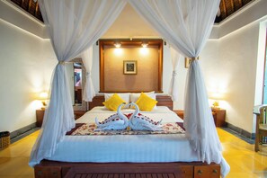 Villa familiale, 2 chambres, piscine privée, vue sur la piscine | Bureau, accès au Wi-Fi (inclus), literie fournie