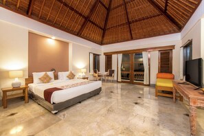 Family Villa, 2 Bedrooms, Private Pool, Garden View | Desk, free WiFi, bed sheets - Alam Puri Art Museum and Villas (Penatih)