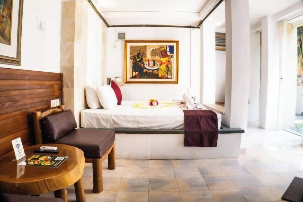 Desk, free WiFi, bed sheets