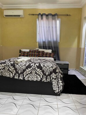 11 slaapkamers, een strijkplank/strijkijzer, wifi, beddengoed