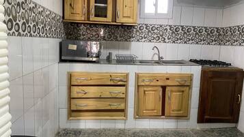 Refrigerador, microondas, placa de cocina, tetera/pava eléctrica