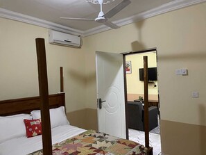 11 bedrooms, iron/ironing board, WiFi, bed sheets