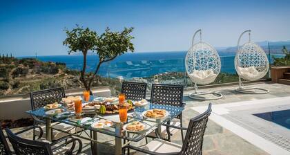 Comfortable 6 bedroom villa with sea views