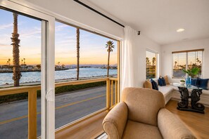 Interior - 20% Off June Week Days! Walk To Beach, Jacuzzi* (Oxnard)