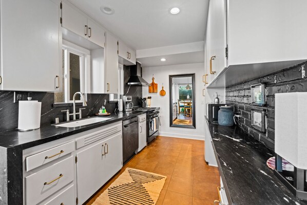 Fridge, microwave, oven, stovetop - 20% Off June 4-7 Perfect For Families, Private Spa (Oxnard)