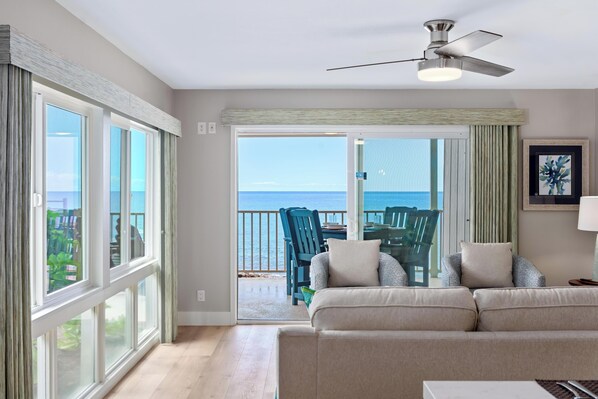 TV - Ocean Front! Stunning Remodel in 2024! 102 Kona Riviera (Kailua Kona)