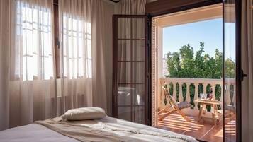 5 slaapkamers, een bureau, een strijkplank/strijkijzer, wifi