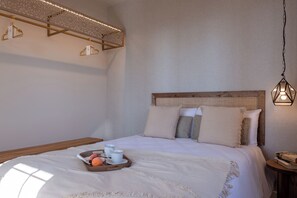 5 bedrooms, desk, iron/ironing board, WiFi