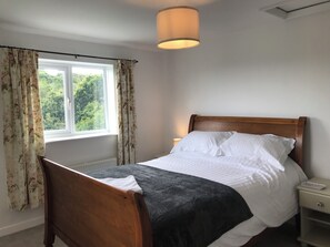 4 chambres, fer et planche à repasser, Wi-Fi, draps fournis