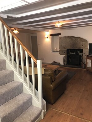 Smart-tv och eldstad