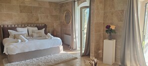 5 soverom, strykejern/-brett, wi-fi og sengetøy